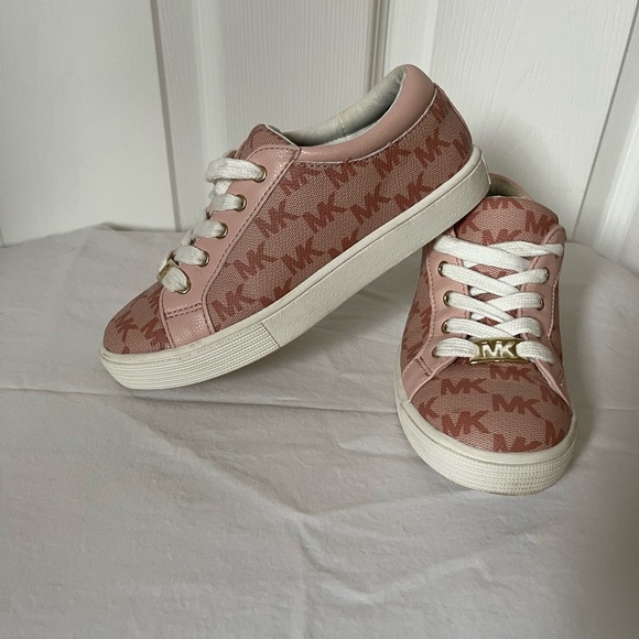 Girls Micheal Kors shoes - Picture 3 of 8
